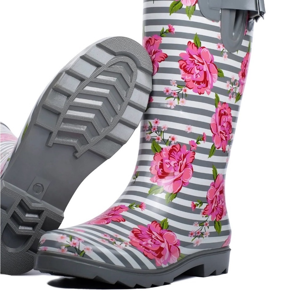 NWT sealed Women’s Gray striped with pink roses Boots. Size 8